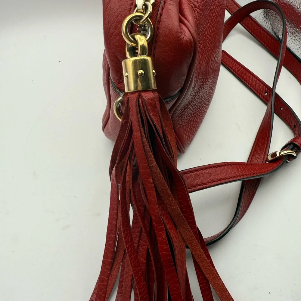 GUCCI Pebbled Calfskin Small Soho Disco Bag Color Red. - Picture 4 of 12